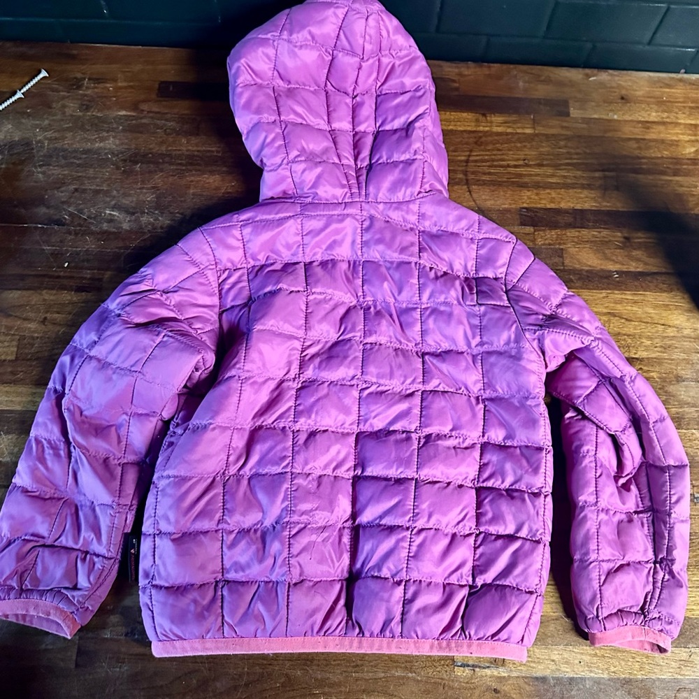 The North Face Thermoball Jacket reversible 2t - Picture 2 of 4